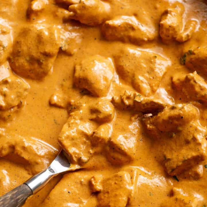 Easy Chicken Curry in a black skillet | craveitall.com